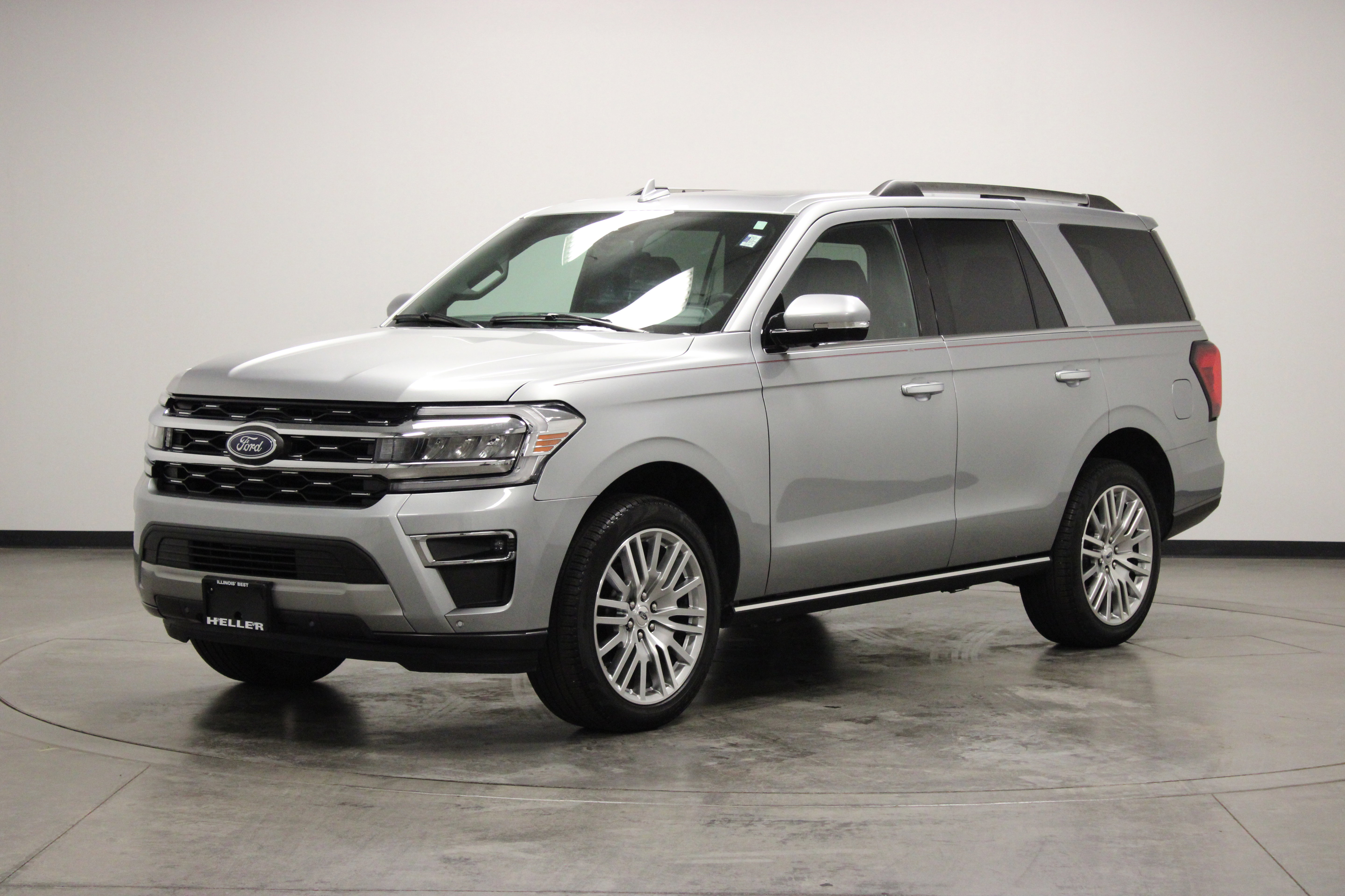 Used 2024 Ford Expedition Limited AWD/4WD image 4