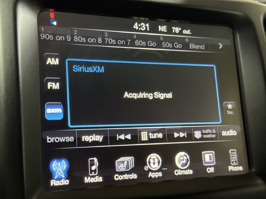 Used 2016 Jeep Cherokee Latitude w/ Cold Weather Group AWD/4WD image 14