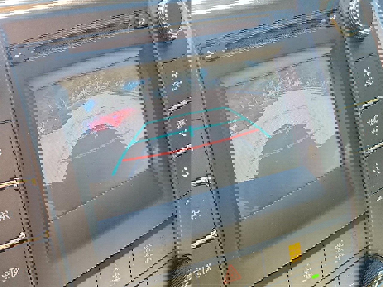 Used 2017 Toyota Camry SE image 25