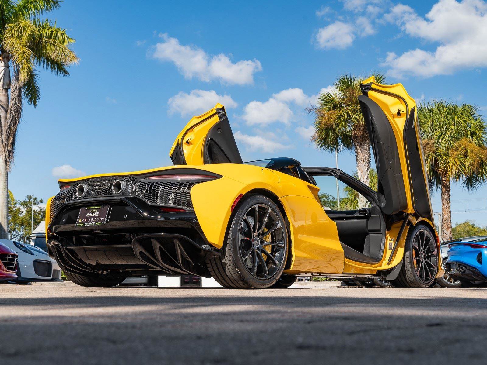 Used 2025 McLaren Artura Spider image 14