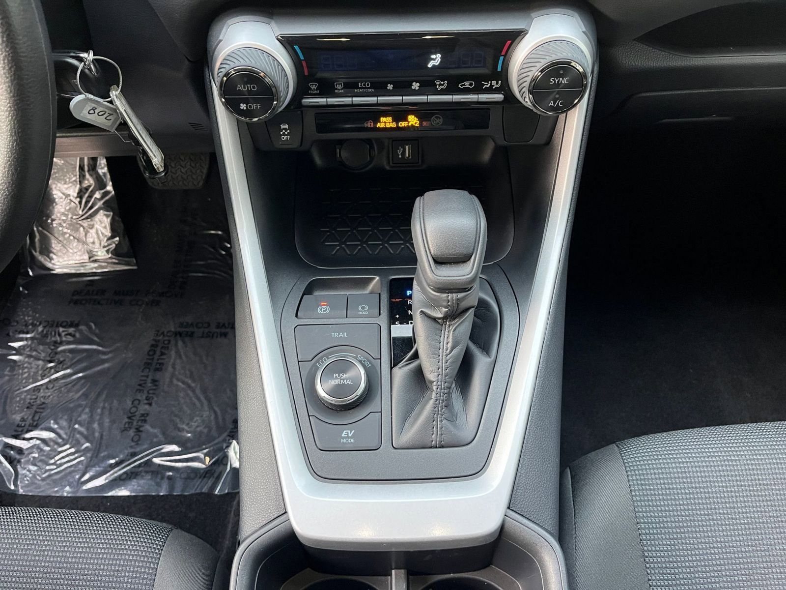 Used 2025 Toyota RAV4 LE image 40