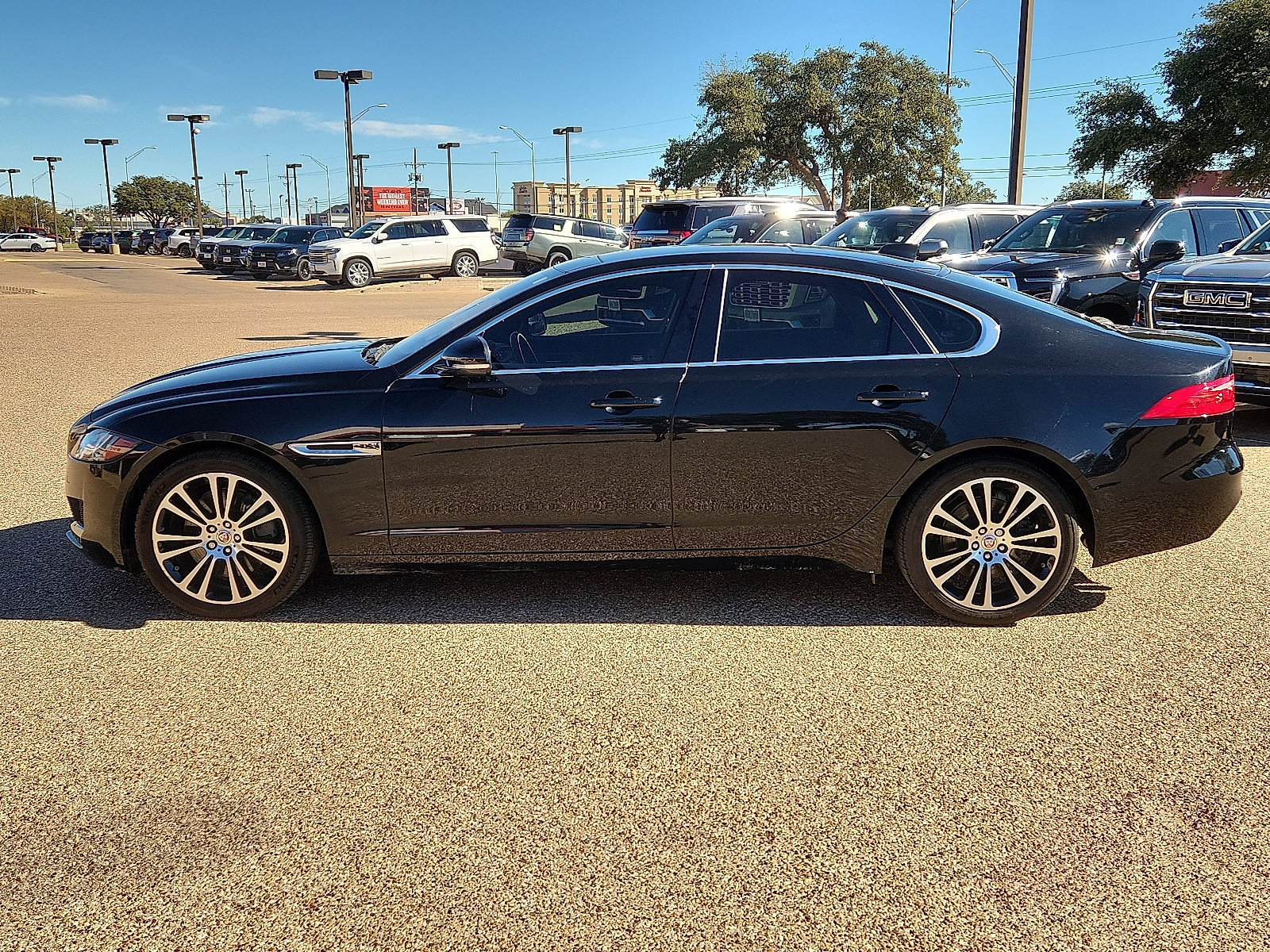 Used 2017 Jaguar XF Prestige RWD image 2