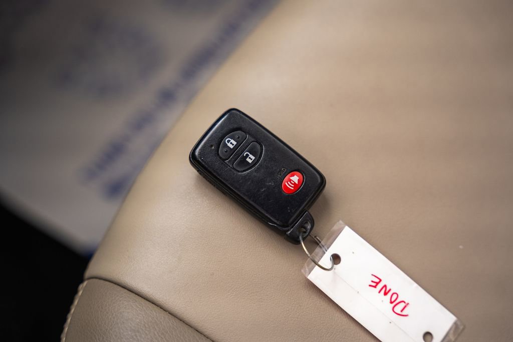 Used 2015 Toyota Prius Five FWD image 42