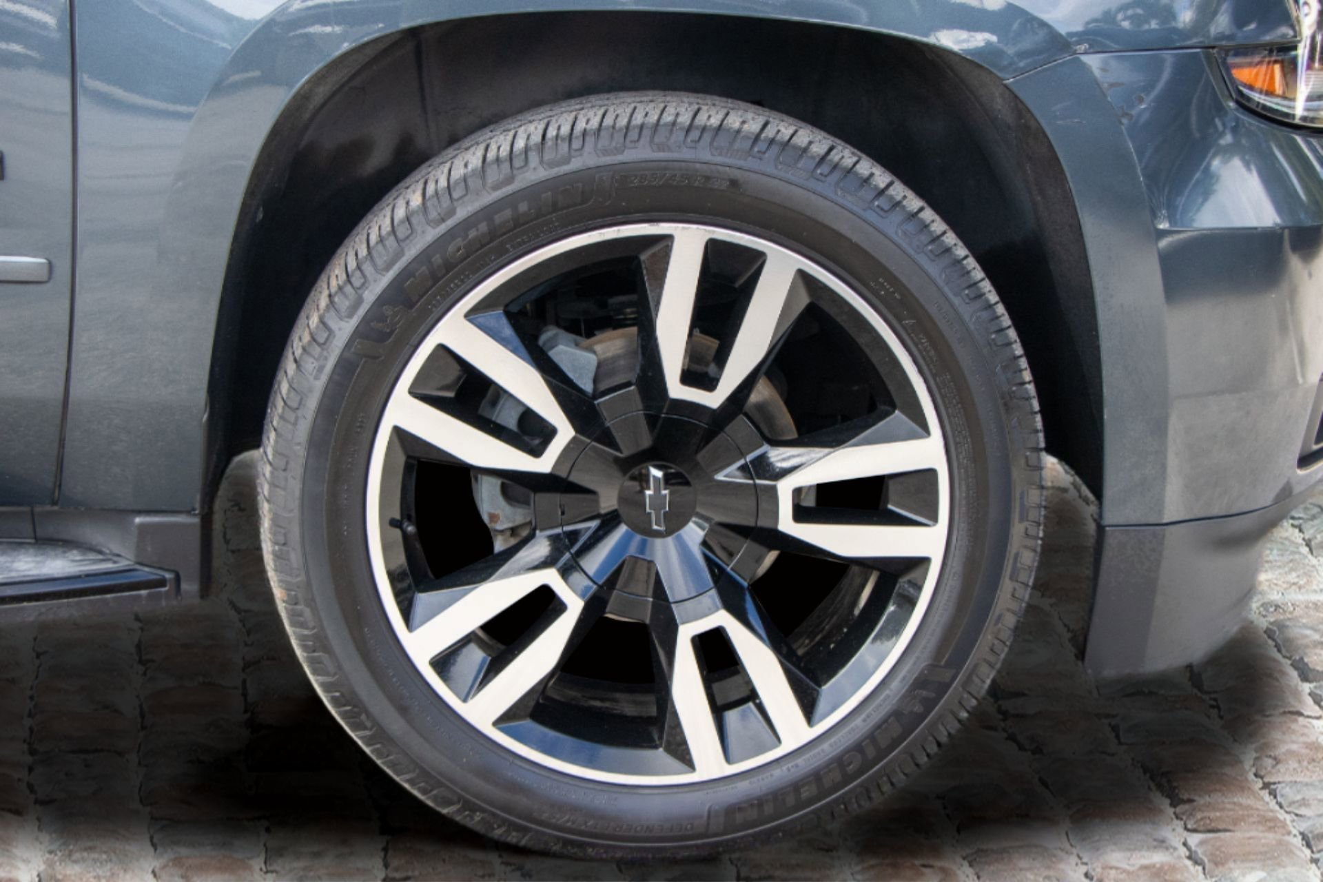 Used 2019 Chevrolet Suburban Premier w/ RST 6.2L Performance Edition image 39