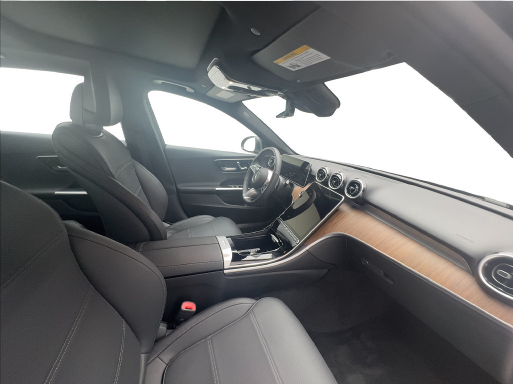Used 2025 Mercedes-Benz C 300 4MATIC Sedan image 29