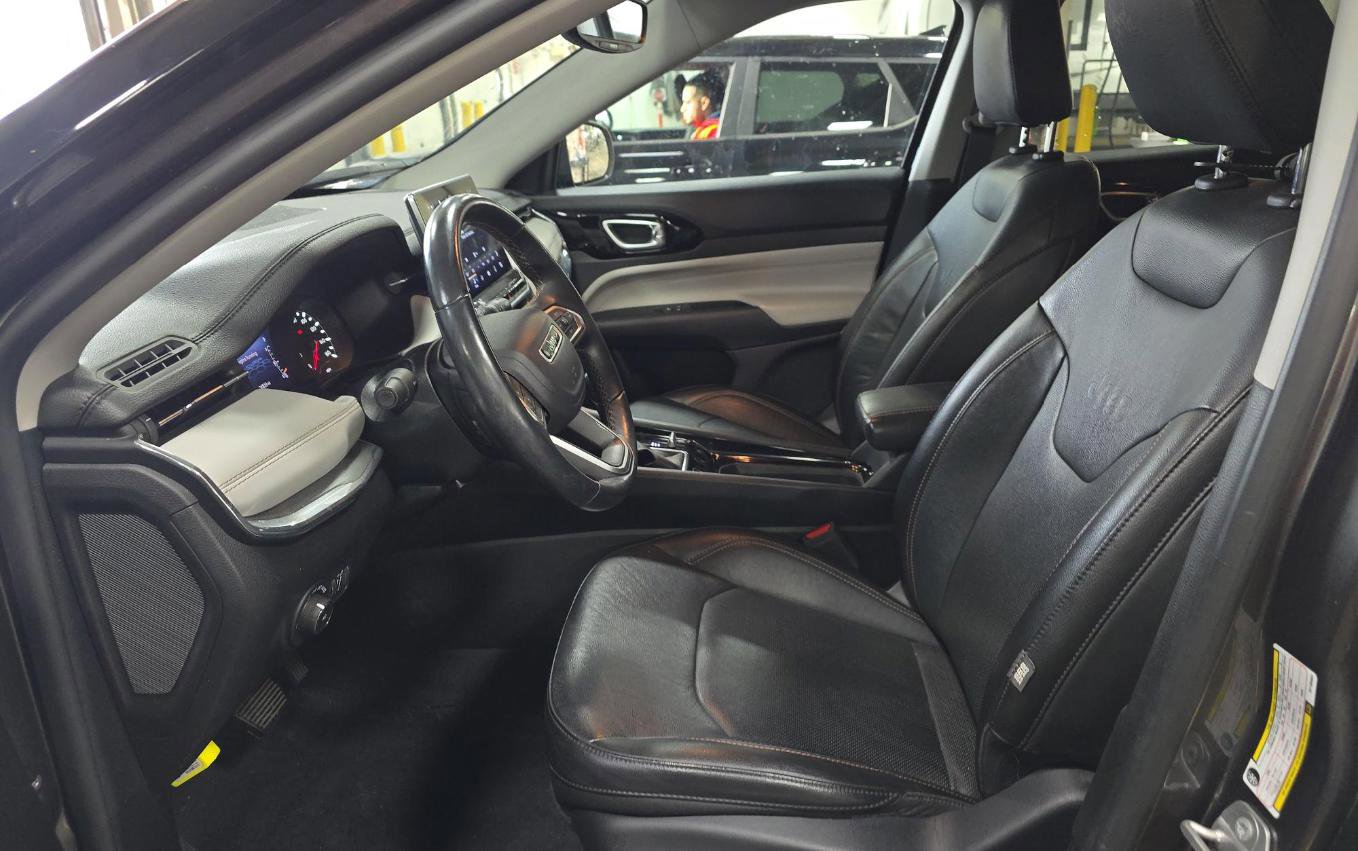 Used 2022 Jeep Compass Limited image 9