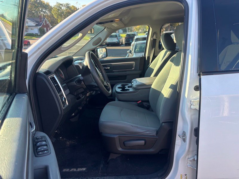 Used 2018 RAM 1500 Classic SLT AWD/4WD image 9