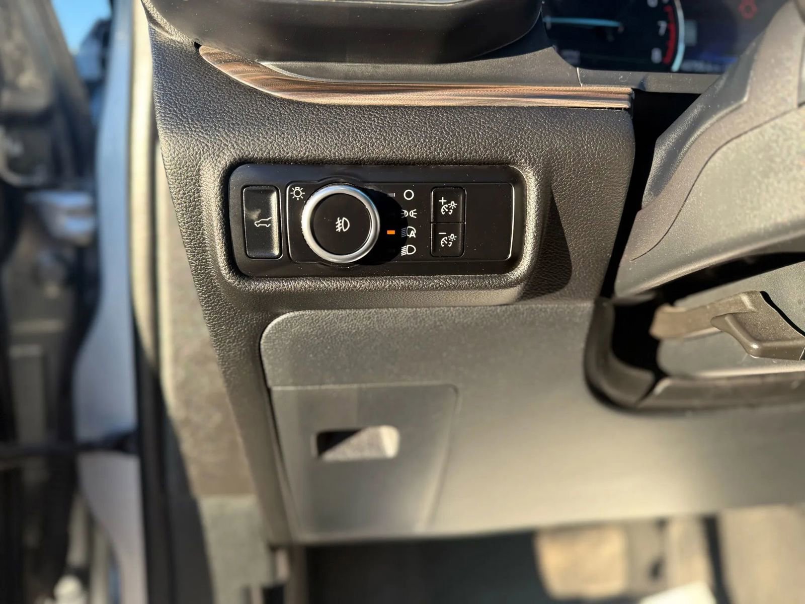 Used 2023 Ford Explorer Limited image 30