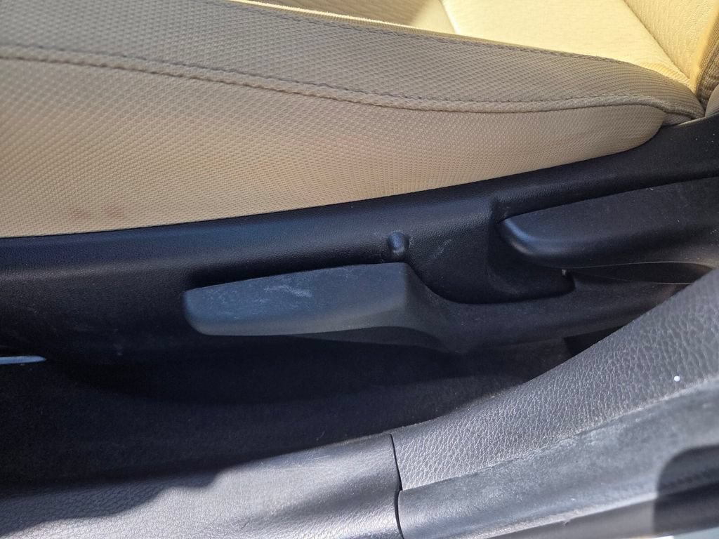 Used 2019 Toyota Corolla LE FWD image 4