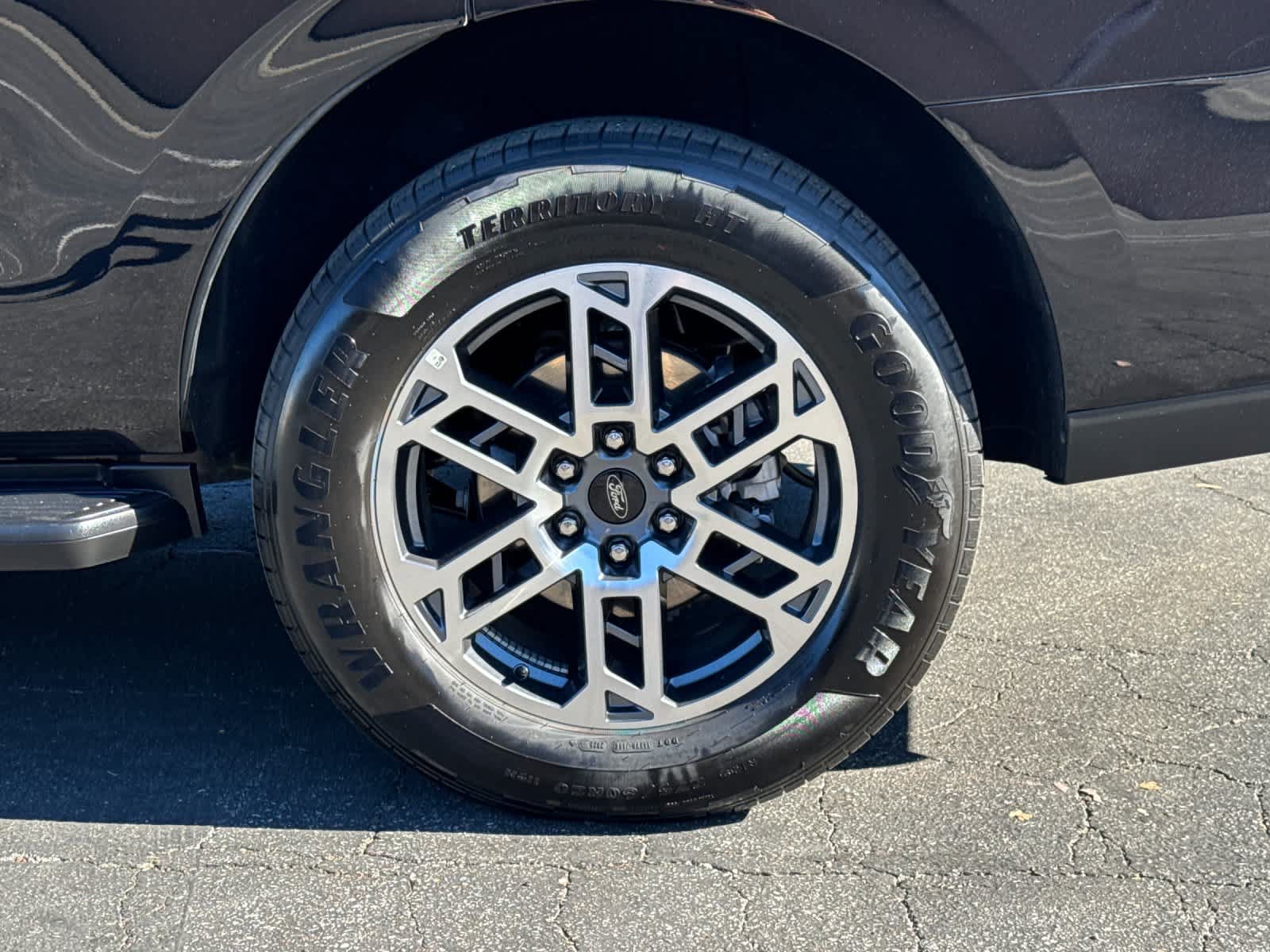 Used 2025 Ford Expedition Active RWD image 26