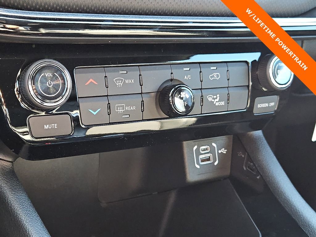New 2026 Jeep Compass Latitude image 17