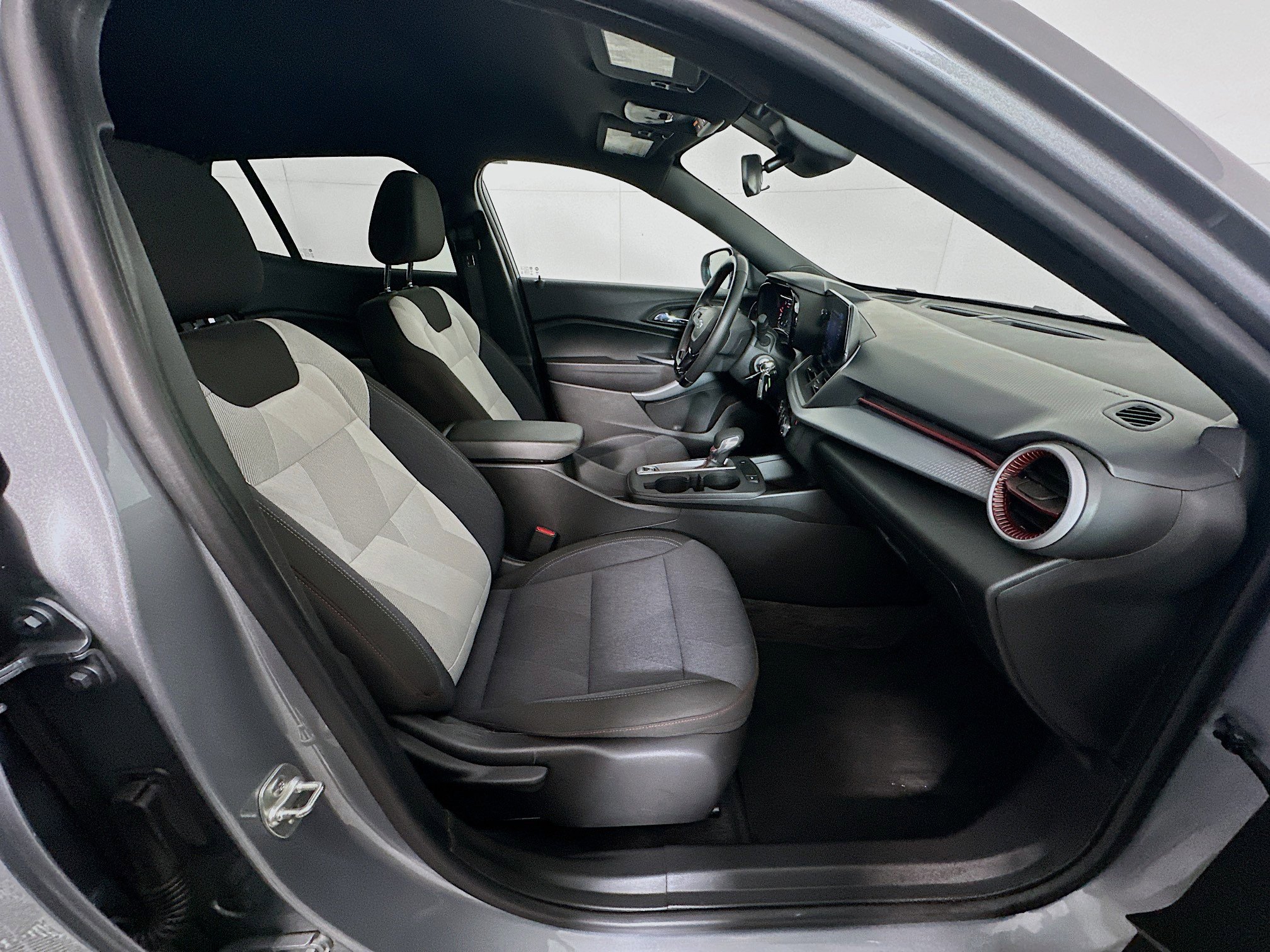 Used 2024 Chevrolet Trax RS w/ Driver Confidence Package image 31