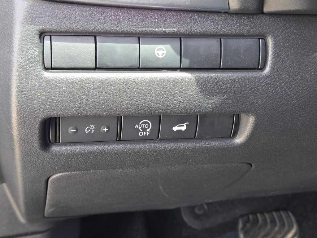 Used 2026 Nissan Rogue SL AWD/4WD image 25