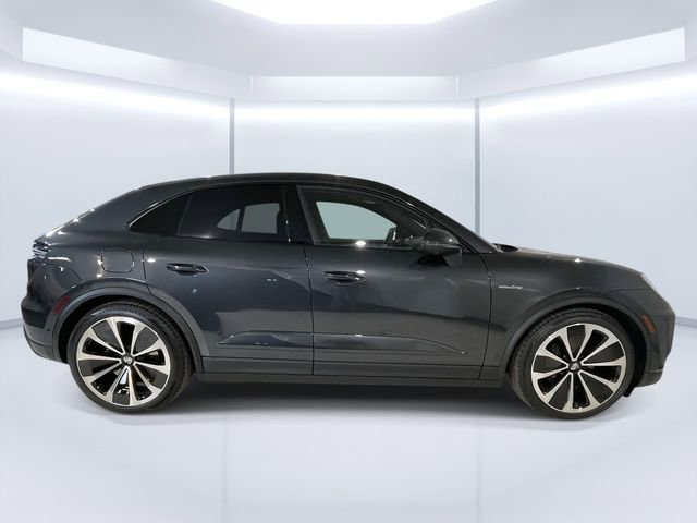New 2025 Porsche Macan 4 Electric image 8