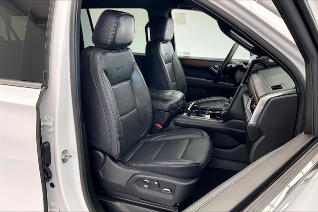 Used 2025 GMC Yukon XL Denali image 6