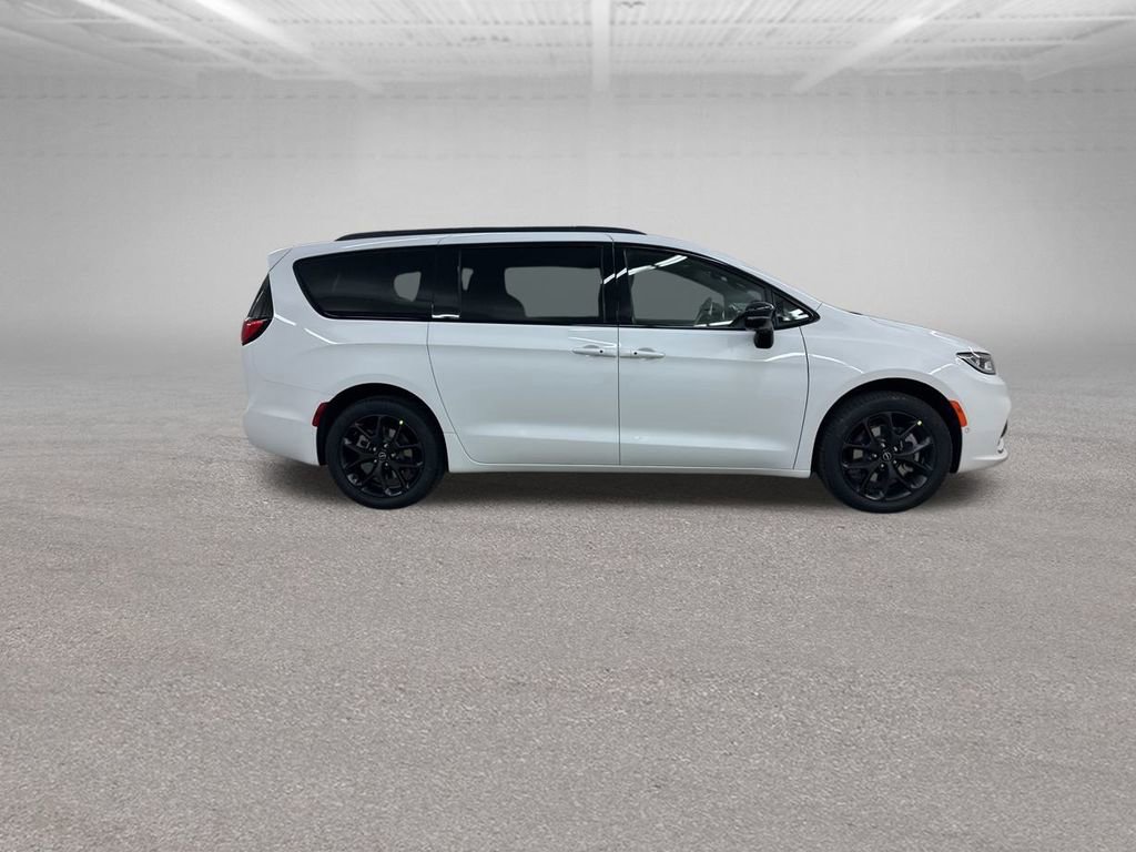 New 2026 Chrysler Pacifica Limited w/ S Appearance Package image 12