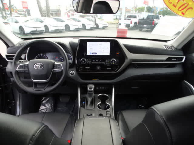 Used 2023 Toyota Highlander XLE image 23