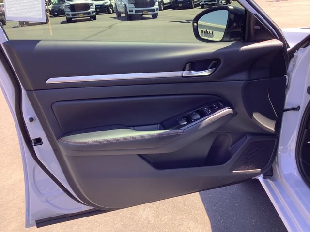 Used 2024 Nissan Altima 2.5 SR AWD/4WD image 9