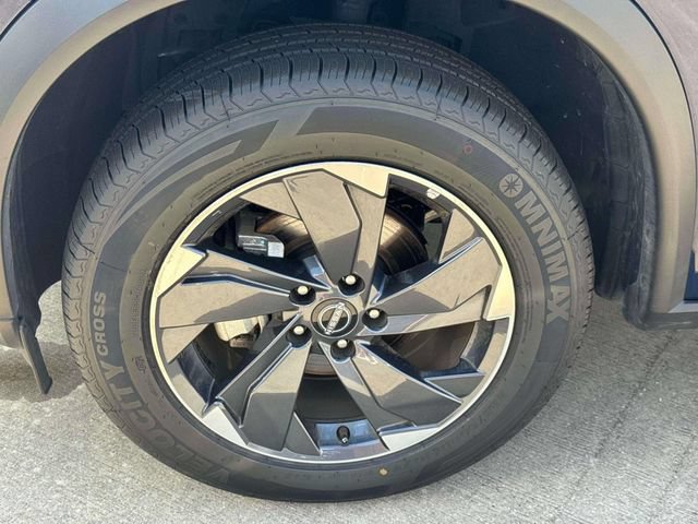 Used 2025 Nissan Rogue SV FWD image 5
