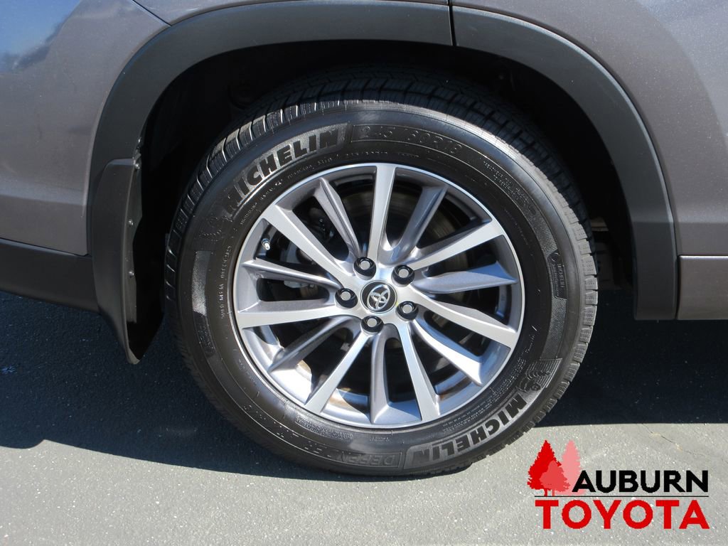 Certified 2018 Toyota Highlander XLE image 3