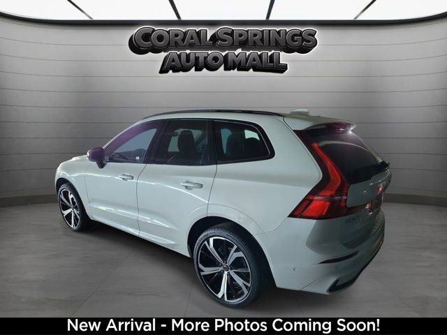 Used 2022 Volvo XC60 B5 R-Design w/ Advanced Package FWD image 3