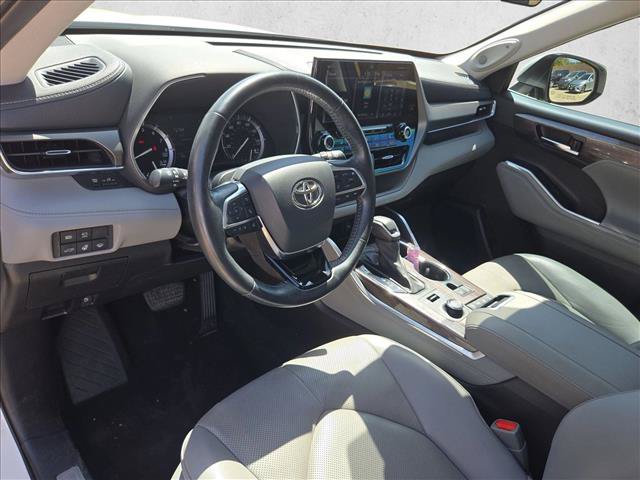 Used 2021 Toyota Highlander Limited AWD/4WD image 10