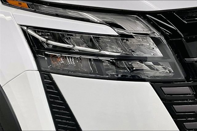 New 2026 Nissan Pathfinder Platinum image 14