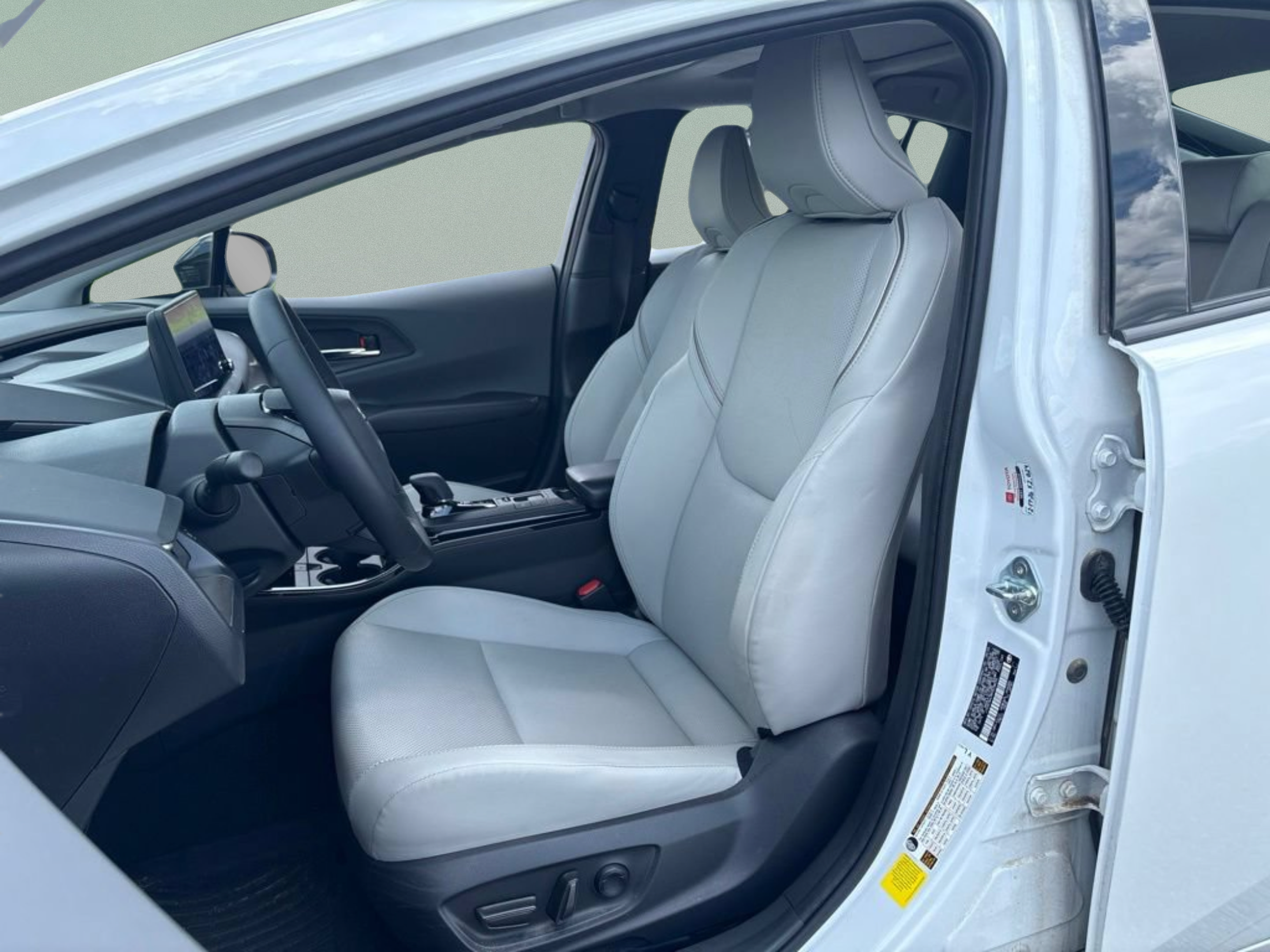 Certified 2024 Toyota Prius XLE FWD image 22
