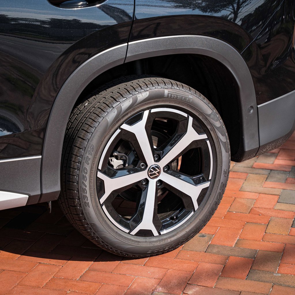 New 2025 Volkswagen Tiguan SE image 4