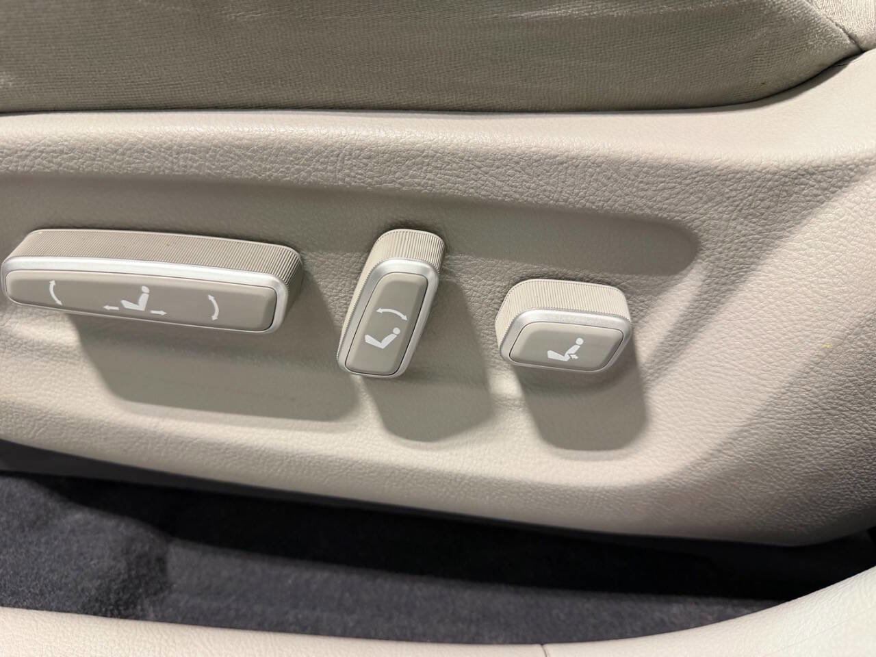 Used 2010 Hyundai Veracruz GLS image 24