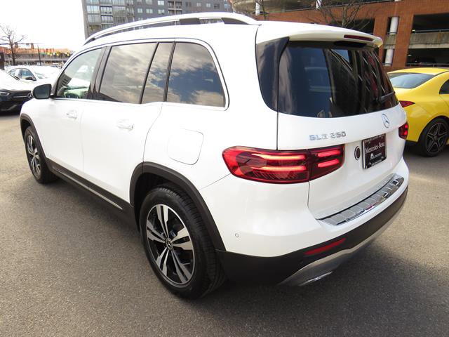 Used 2025 Mercedes-Benz GLB 250 4MATIC image 2