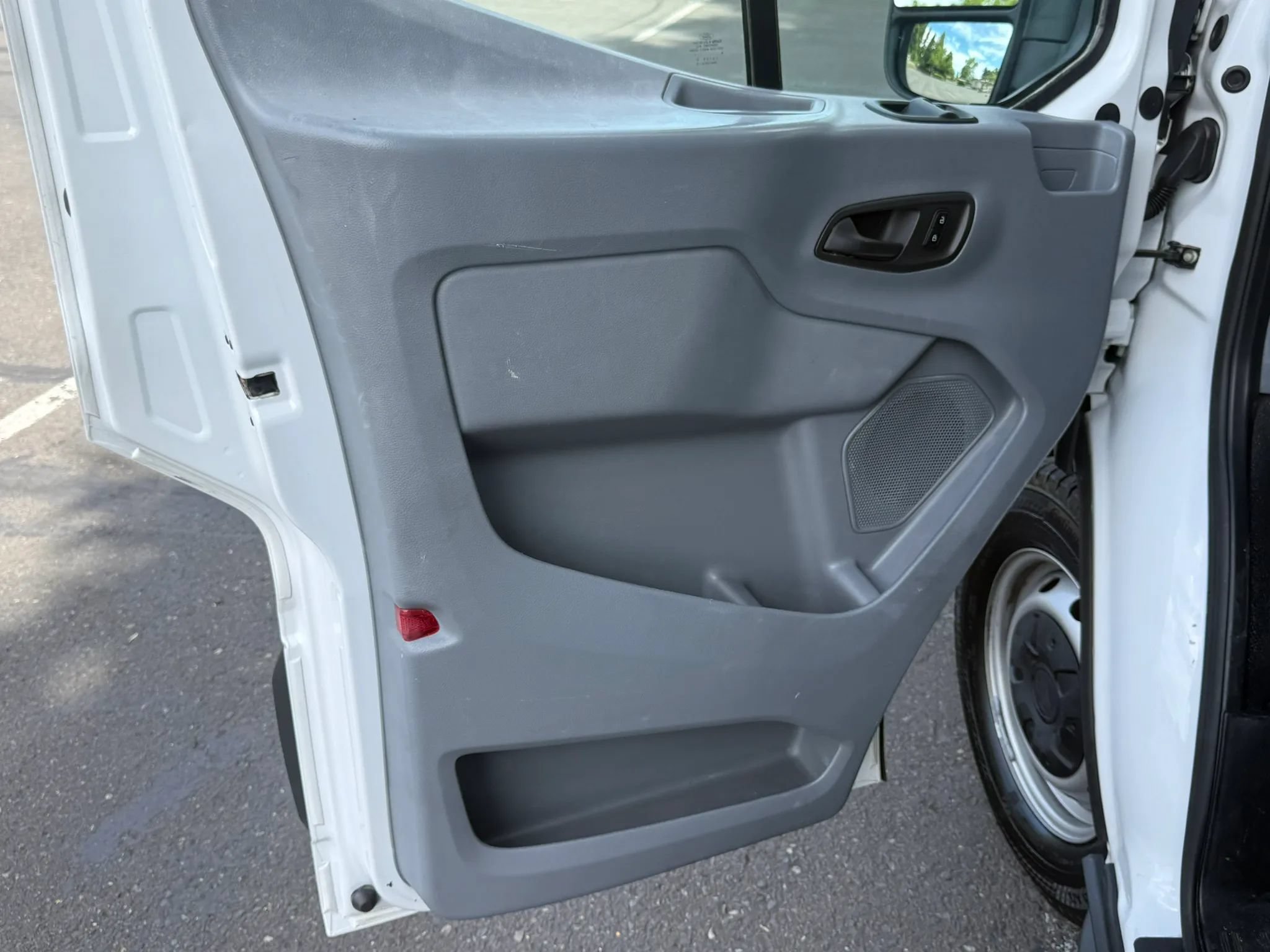 Used 2018 Ford Transit 250 148 Medium Roof RWD image 18