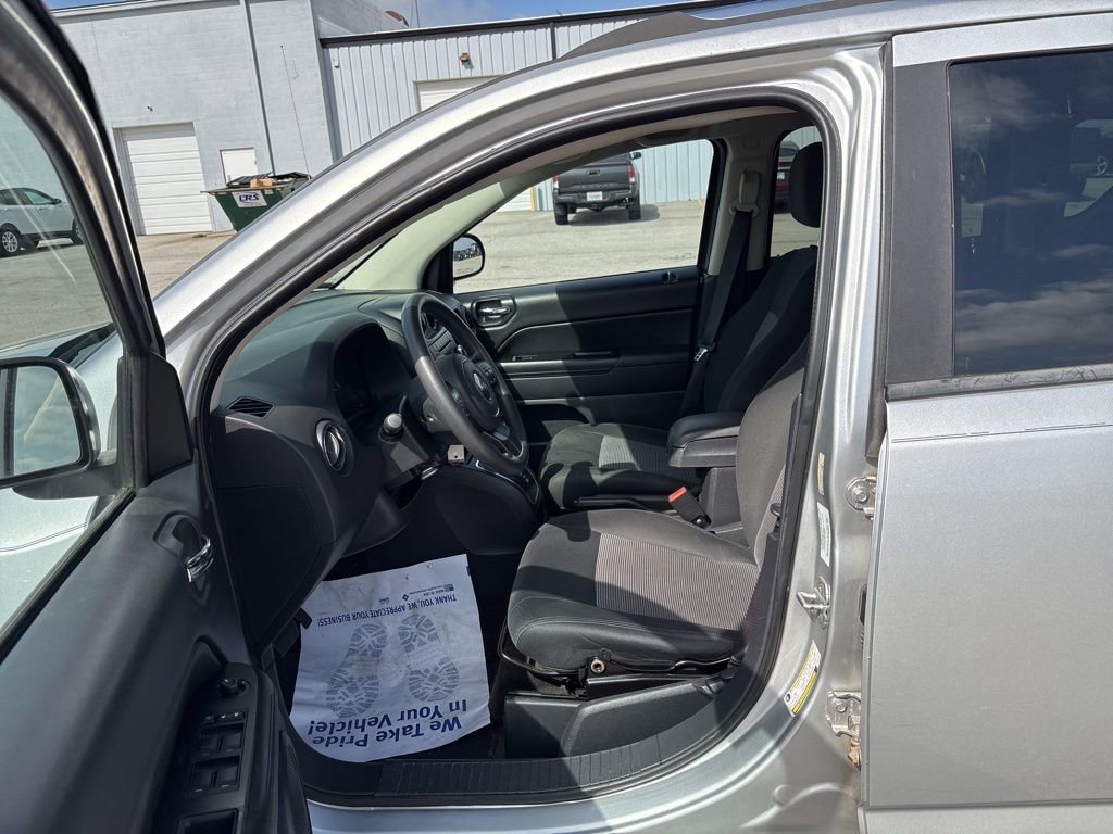 Used 2014 Jeep Compass Sport image 27