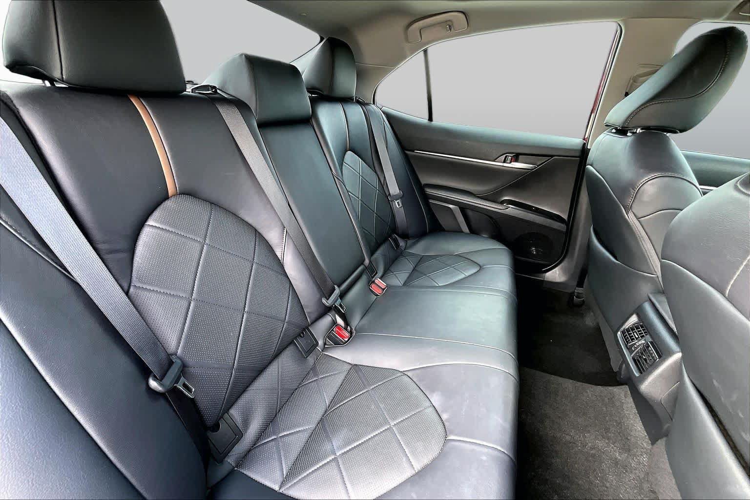 Used 2019 Toyota Camry XLE FWD image 18