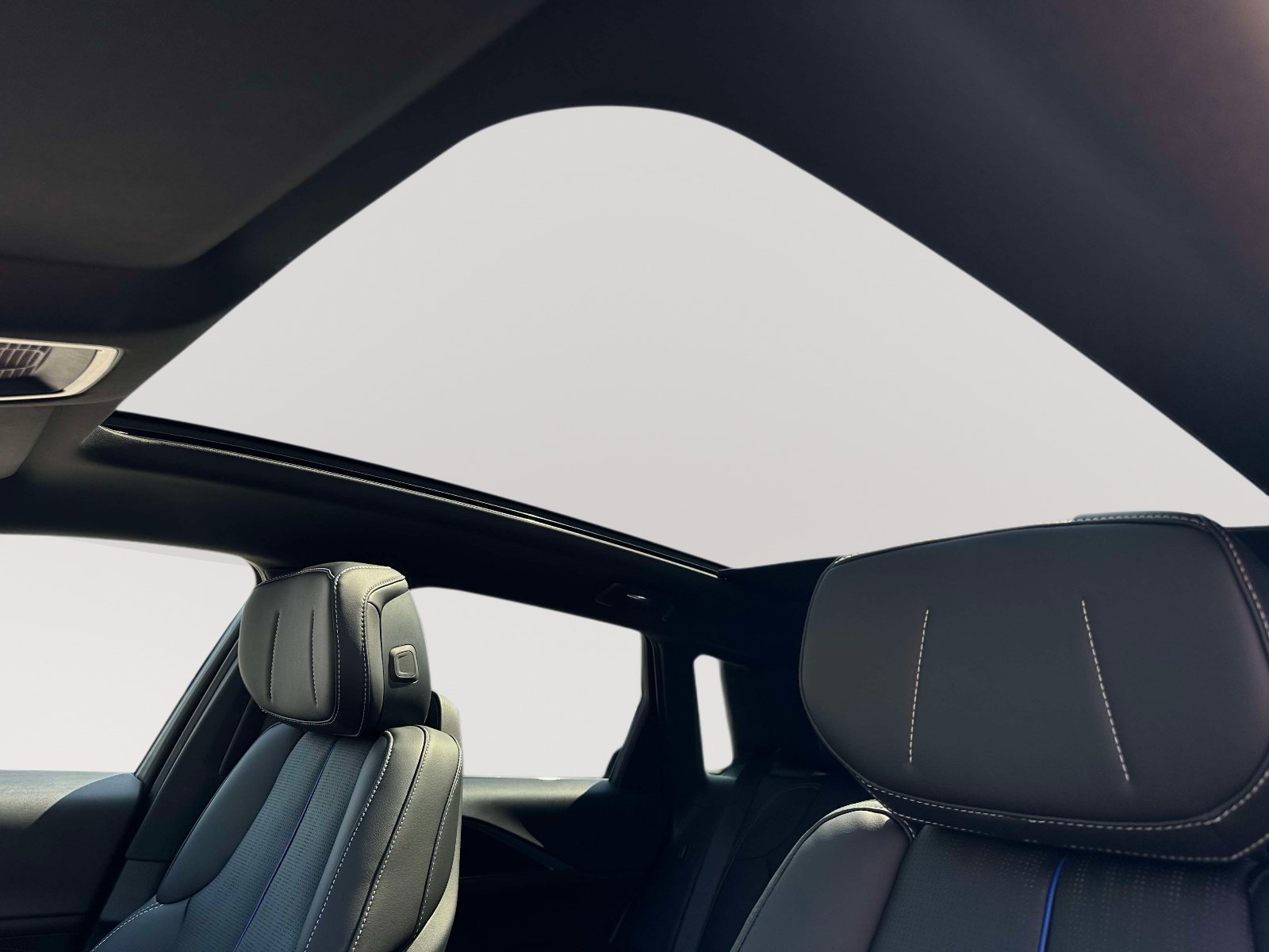 Certified 2025 Cadillac Lyriq Luxury RWD image 8