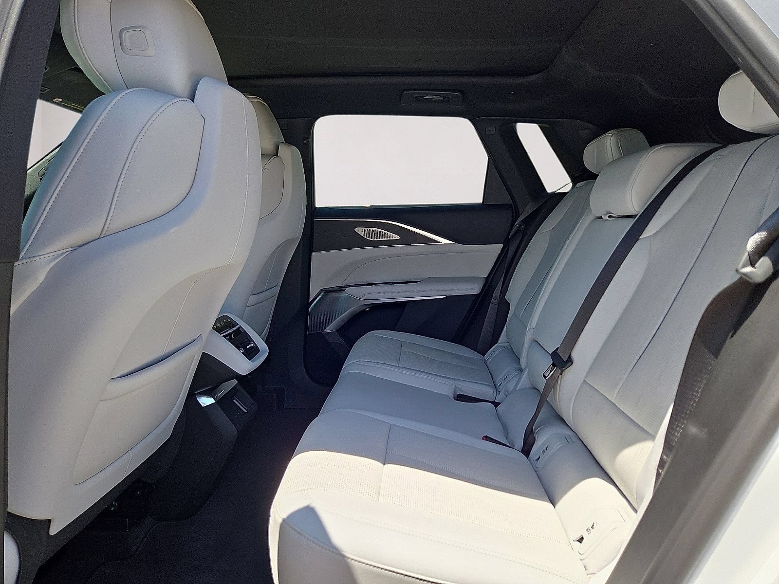 Used 2024 Cadillac Lyriq Sport AWD/4WD image 16