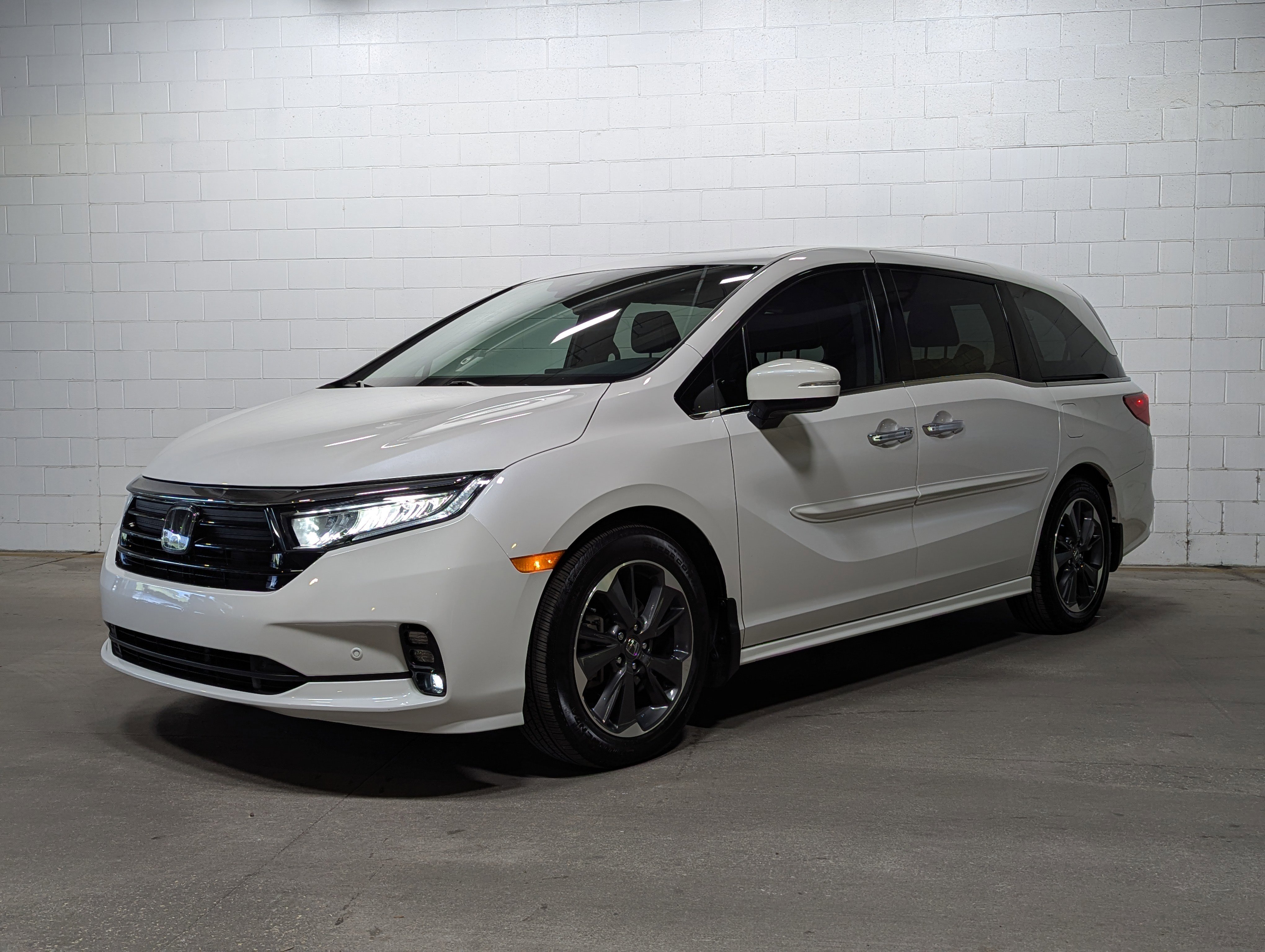 Used 2023 Honda Odyssey Elite