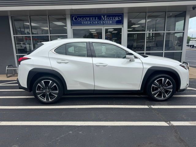 Used 2022 Lexus UX 200 w/ Accessory Package (Z2) FWD image 5