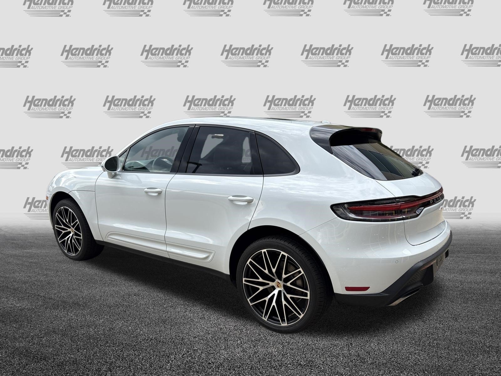 Used 2023 Porsche Macan AWD/4WD image 8