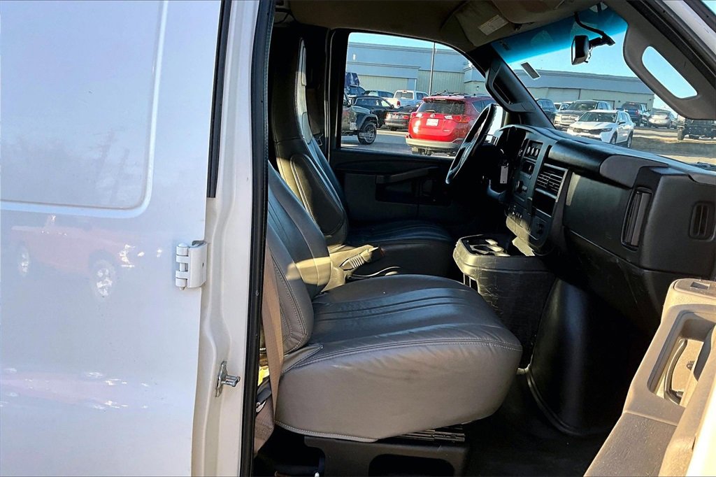 Used 2022 Chevrolet Express 2500 Extended w/ Driver Convenience Package image 7