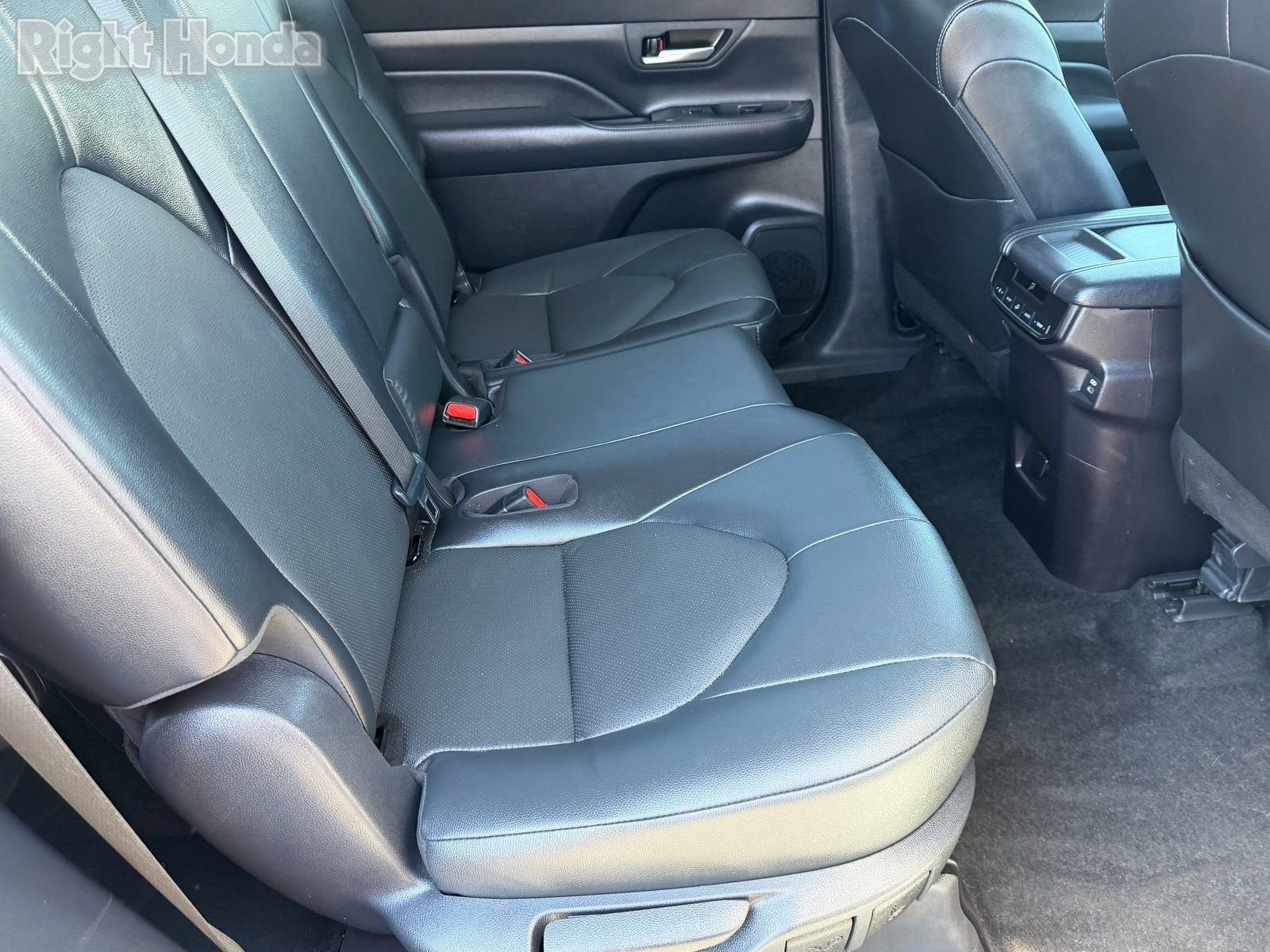 Used 2025 Toyota Grand Highlander AWD image 16