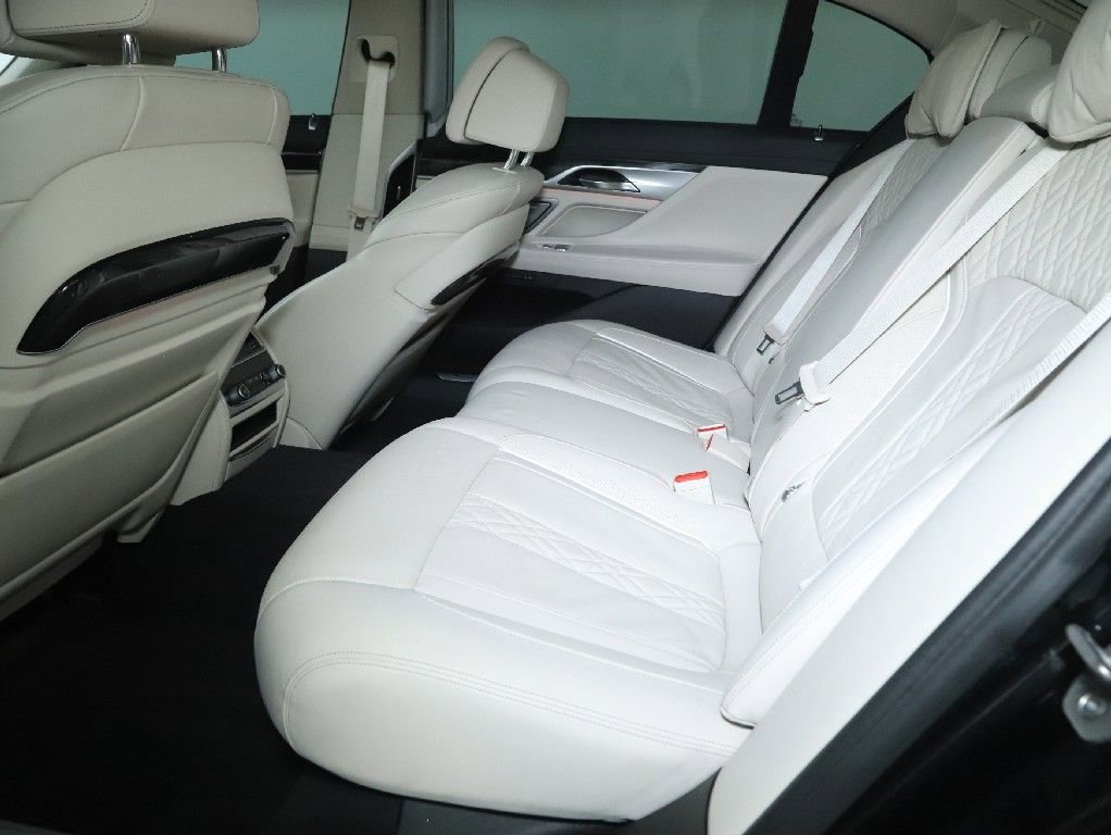 Used 2022 BMW 740i xDrive w/ Premium Package AWD/4WD image 17