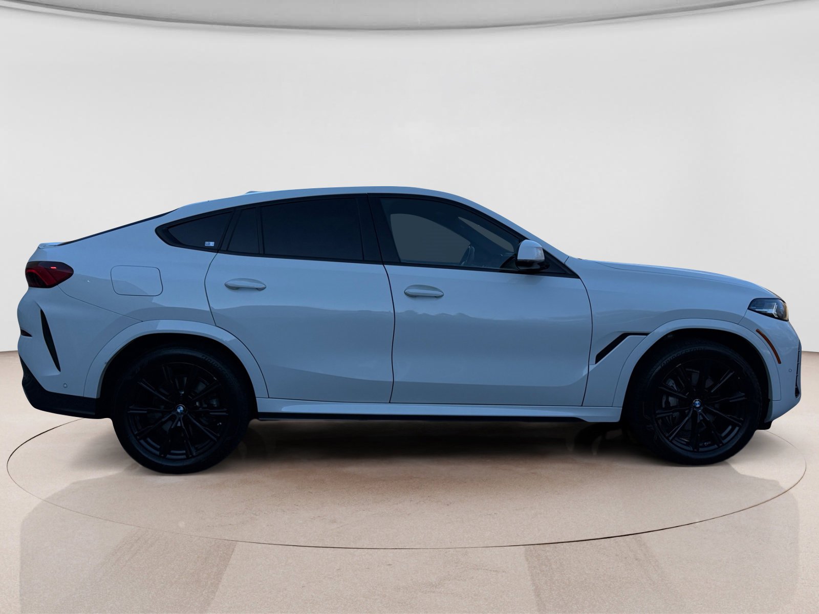 Used 2024 BMW X6 xDrive40i image 6