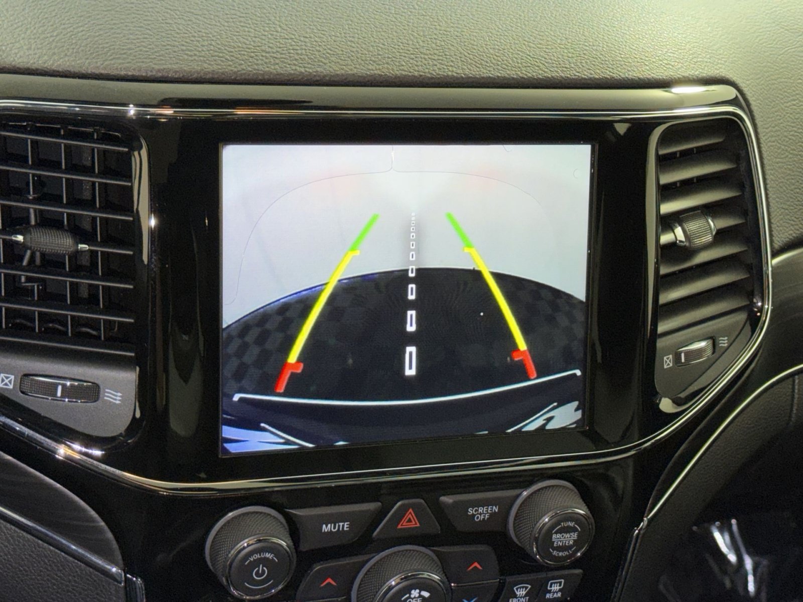 Used 2020 Jeep Grand Cherokee Limited AWD/4WD image 19