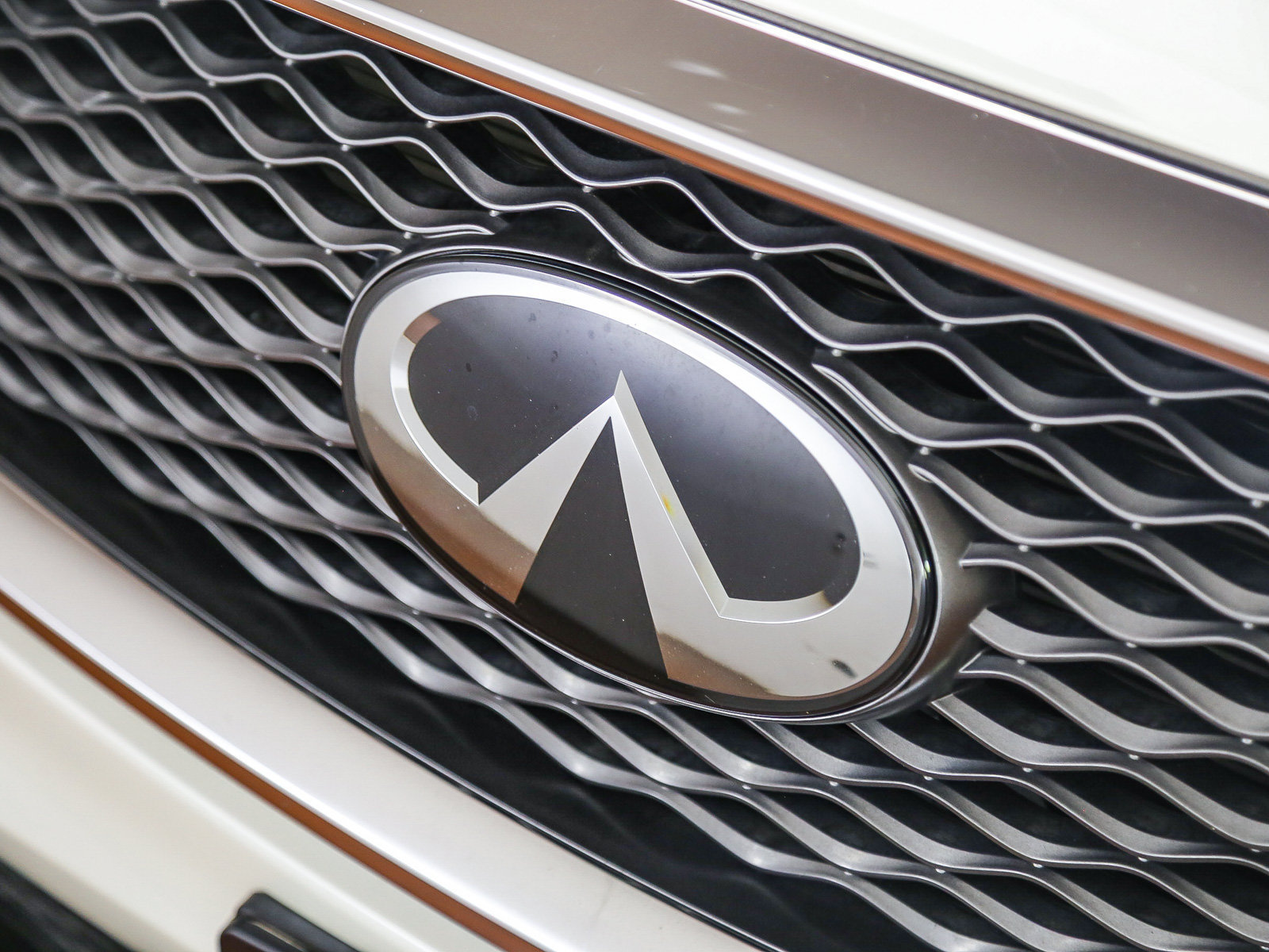 Used 2022 INFINITI QX50 Luxe FWD image 9