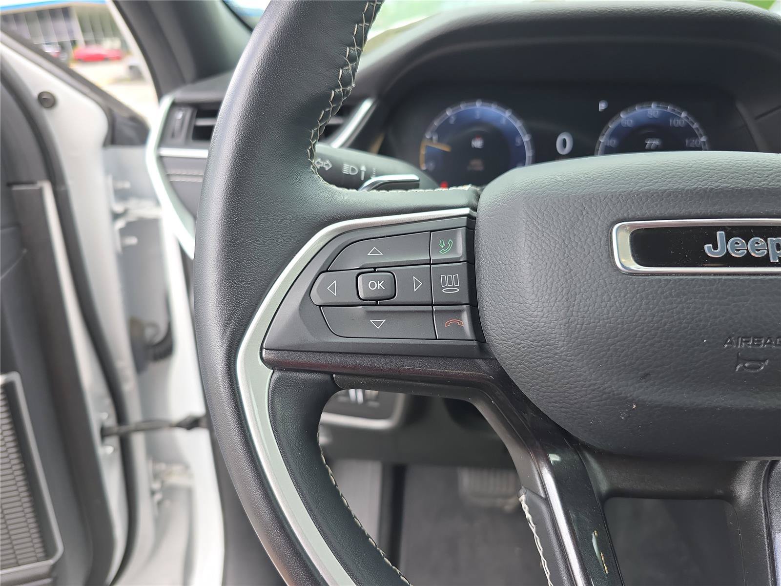 Used 2022 Jeep Grand Cherokee L Laredo AWD/4WD image 32