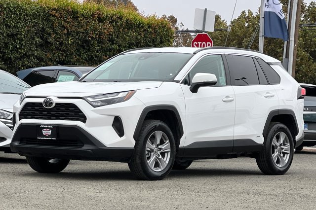 Used 2025 Toyota RAV4 XLE AWD/4WD image 10