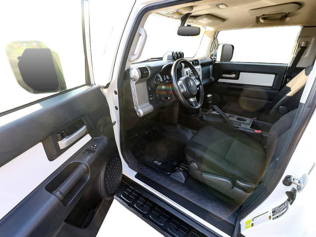 Used 2013 Toyota FJ Cruiser 4WD w/ Upgrade Pkg image 11