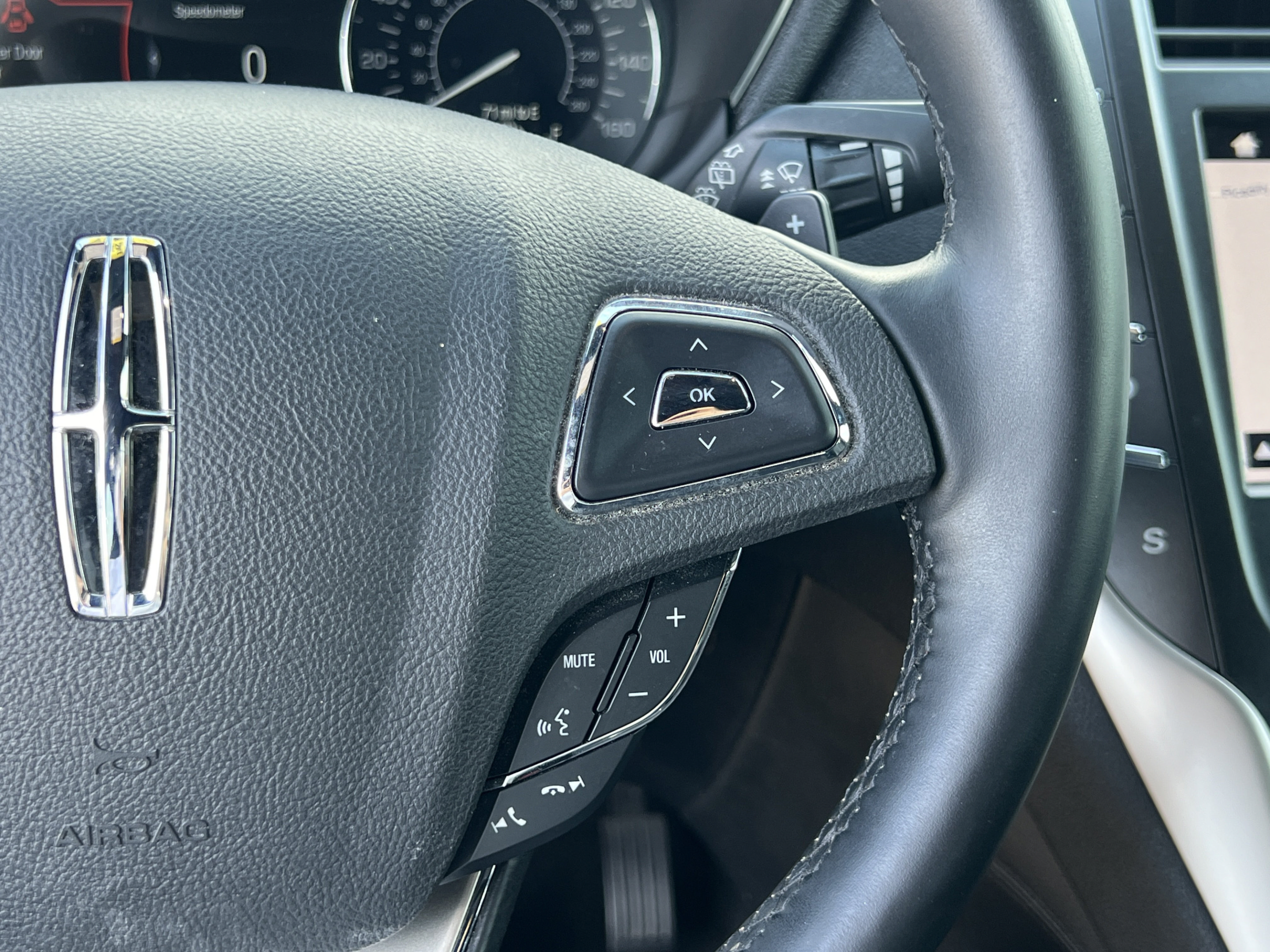Used 2019 Lincoln MKC Reserve w/ MKC Climate Package FWD image 14