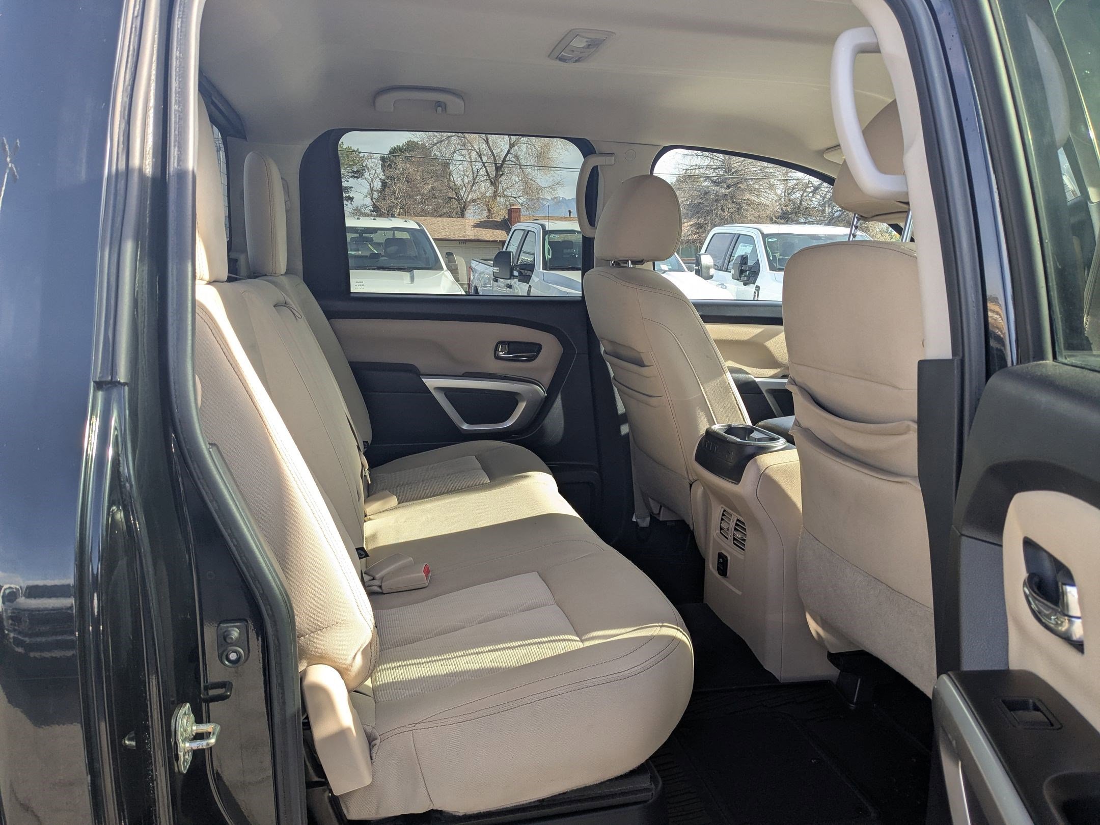 Used 2016 Nissan Titan SV image 31